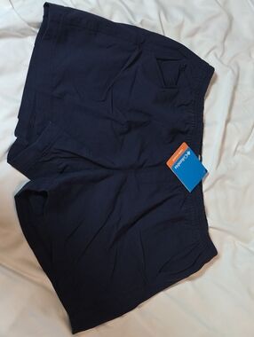Columbia Men's Dark Blue Athletic Shorts with Zip Pocket Size Large NWT